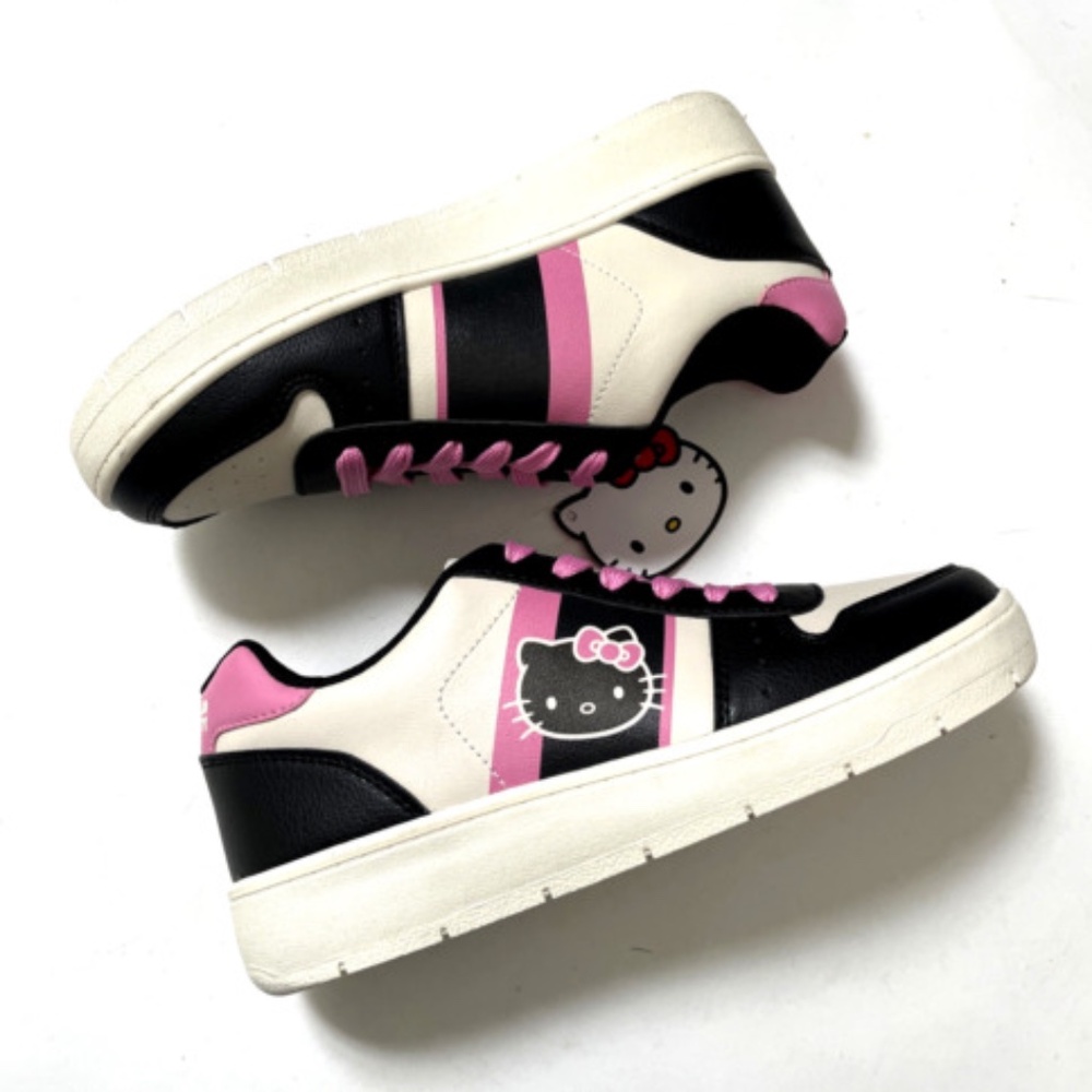 NWOB Sanrio Hello Kitty Court Sneakers Black Pink White Lace-Up Cat